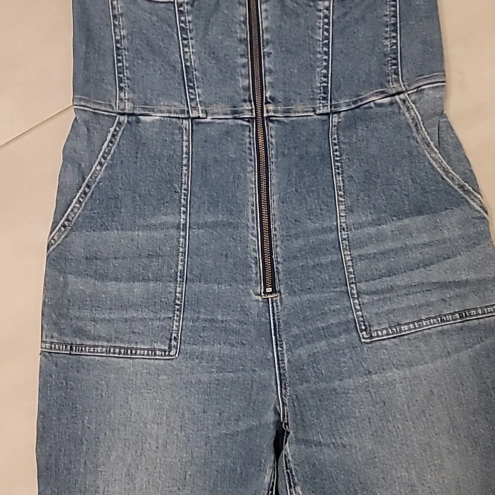 Alice + Olivia Medium Blue Denim Bustier Zip-Front Overalls - Picture 6 of 12